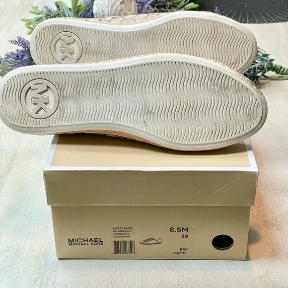 Michael Kors Kristy Slides 🤎 - Picture 10 of 11